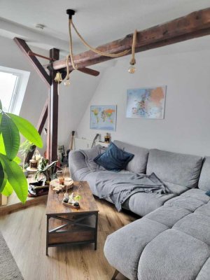 Direkte Uninähe und WG geeignet: Großzügige 2,5-Zimmer-Wohnung