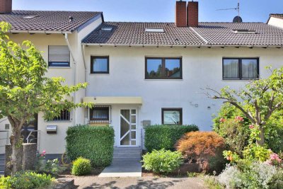 Sehr gepflegtes und modernisiertes Reihenmittelhaus mit 123 qm Wohnfläche und schönem Garten