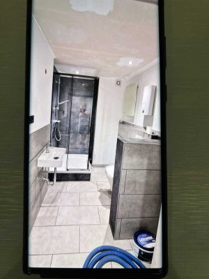 Sehr schöne 2 Zimmer Küche Diele Bad