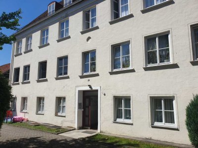 2 Zimmer Dachgeschoss Wohnung in Altbau