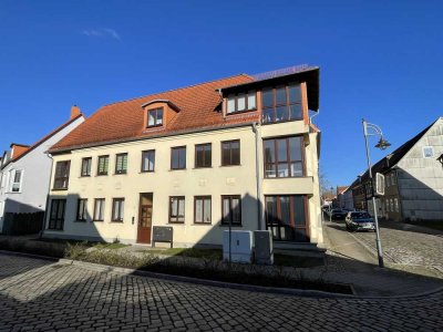 Schöne und vollständig renovierte 3-Raum-Wohnung mit Einbauküche in Stavenhagen