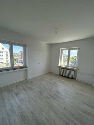 D-Flingern Süd! Sonnige 2 Zimmer Wohnung mit großer Wohnküche und kleinem Balkon!
