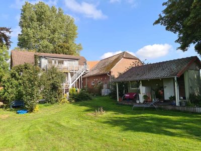 Wohnhaus mit Einliegerwohnung und viel Nutzfläche auf 3.300 m² / Gemeinde Jade