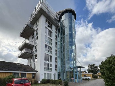 Exklusive Maisonettewohnung im Müritzturm – großer Balkon, Galerie & Seeblick