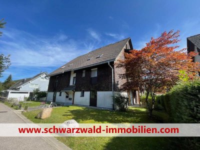 Titisee - ruhige Maisonettewohnung mit Balkon - nahe Bahnhof