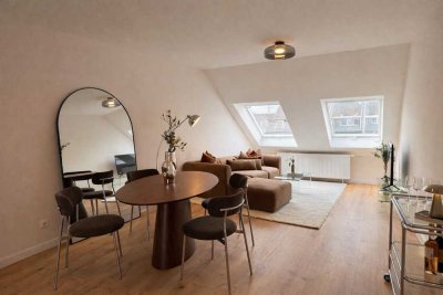Möblierte 2-Zimmer-Dachgeschosswohnung mit offener Küche & Tageslichtbad – Düsseldorf Zentrum