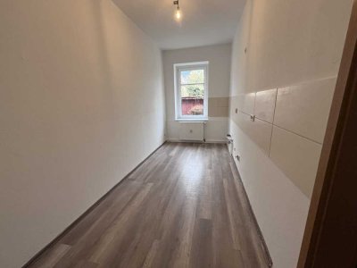 Neu renovierte 1 Raumwohnung mit Wannenbad und Tageslicht in schönen Böhlitz-Ehrenberg