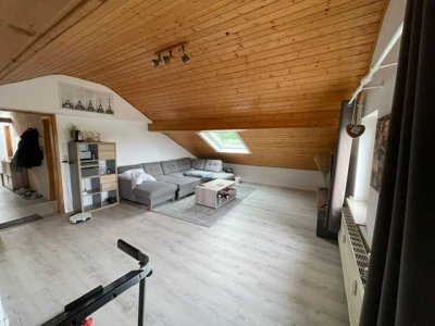 Schöne helle Dachgeschosswohnung