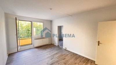 2 Zimmer, Balkon und Einbauküche, frisch renoviert