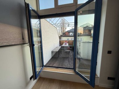 Luxus-Maisonette in Schwabing | Dachterrasse, Balkon, Teil-möbliert, 2 Min. Münchner Freiheit