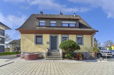 Bezauberndes Einfamilienhaus mit Freisitz, Carport + 3 PKW Stellpl. in 79183 Waldkirch