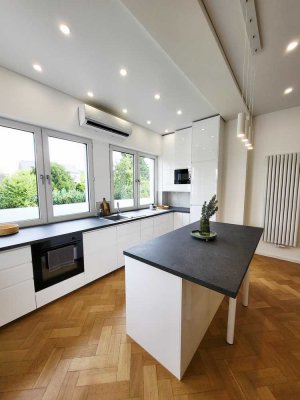 Frisch sanierte teilmöbillierte 4 Zi. Luxus-Wohnung mit eigenem Garten