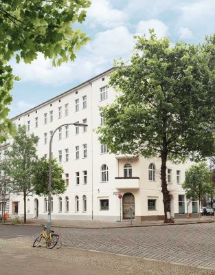 Helle 3-Zimmer-Altbau-Wohnung mit EBK, Dielenboden, Wannenbad, Balkon