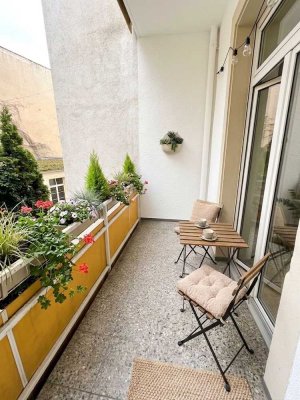 Erstbezug nach Sanierung: Stilvolle 3-Zimmerwohnung mit Balkon u. Küche