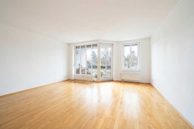 Helle 2-Zimmer-Wohnung mit West-Balkon, attraktiver Ausstattung und TG-Stellplatz an der Angerlohe