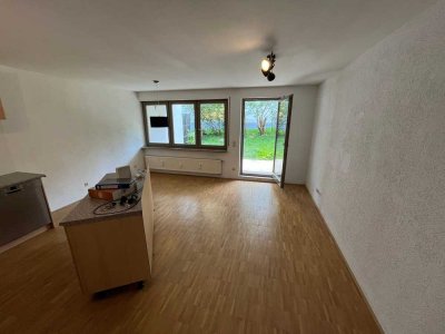 2,5-Zimmer Wohnung mit sonniger Terrasse und angrenzendem Garten