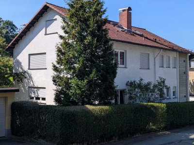 Top 3,5-Zimmer-Whg mit EBK, Balkon und Garage in ruhiger Lage