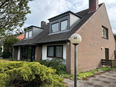 Geräumiges, preiswertes und teilmodernisiertes 7-Zimmer-Einfamilienhaus mit schönem Außenschwimmbad