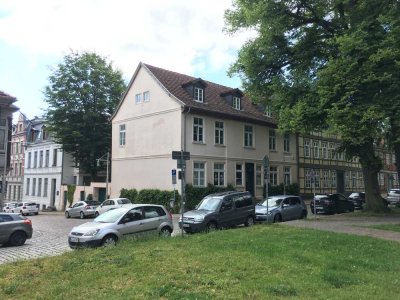 Stilvolle 3,5-Zimmer-Wohnung im historischen ehem. Kantorenhaus der Schelfkirche