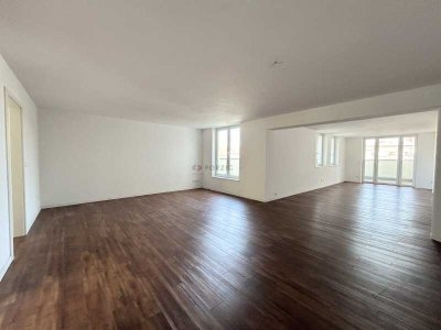 Große 4-Zimmer-Wohnung mit riesigen Balkon !!!