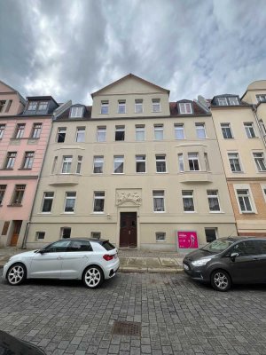 Charmante DG - Wohnung  mit EBK und Balkon zu vermieten!