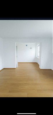 Modernisierte 2.5 Zimmer-Wohnung - teilmöbliert mit EBK, direkt im Grünen