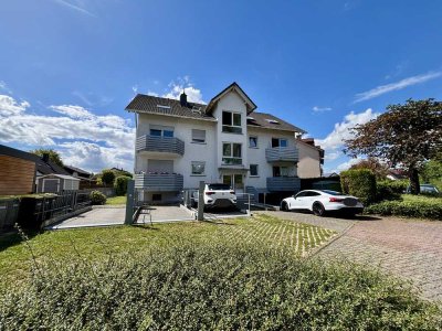 Einzigartig & gemütlich: DG-Wohnung mit EBK, Eckbadewanne und Doppelgarage