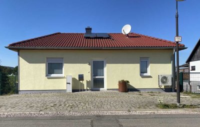 Wohnen auf einer Ebene – moderner Bungalow in Großfahner