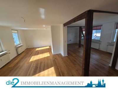 Helle 4-Zimmerwohnung über 2 Ebenen mit 2 Bädern, Terrasse und STP!