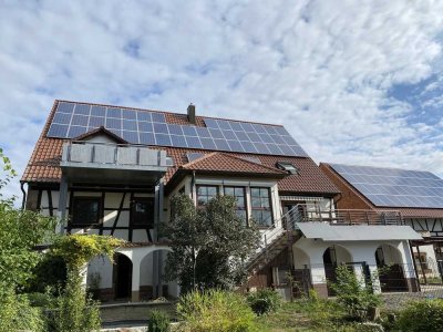 Herrschaftliche 2,5 Zimmer-Wohnung im Landhausstil mit Balkon - Weitblick auf den Heuchelberg!
