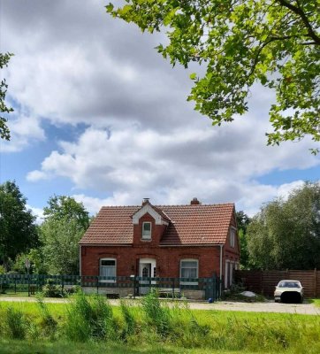 Traditionelles Einfamilienhaus mit Charme in Kanallage