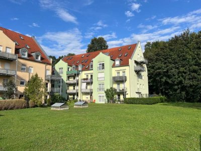 Attraktiv und außergewöhnlich: Dachgeschosswohnung in Bad Abbach mit Galerie, mit Aufzug u. Balkon