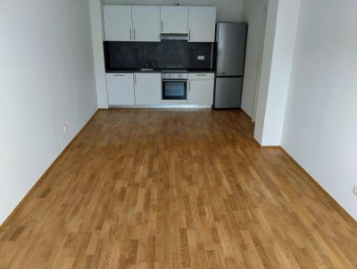 Ruhiger 3 ZIMMER-NEUBAU + Einbauküche + Bad mit Dusche + extra WC + Lift + nähe Hauptbahnhof!