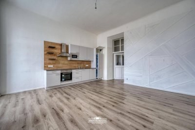 Helle 3-Zimmerwohnung im 1.OG mit besonderer Raumhöhe und Nachmittagssonne