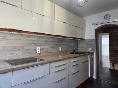 Lichtdurchflutetes Zuhause mit zwei Balkonen in Aschaffenburg-City