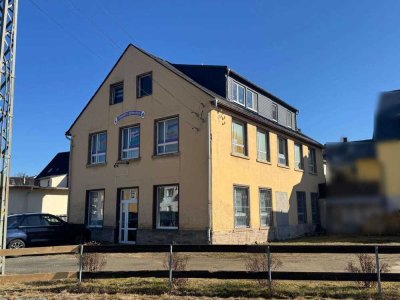 Wohn- und Geschäftshaus mit Ausbaureserve im Sehmatal!