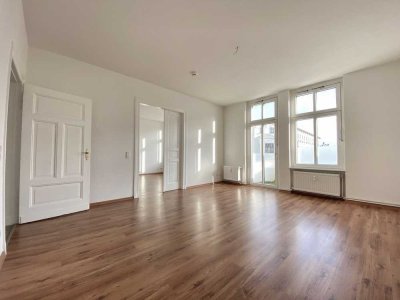 Helle Altbau Wohnung mit Balkon im 3. OG in Stadtfeld Ost