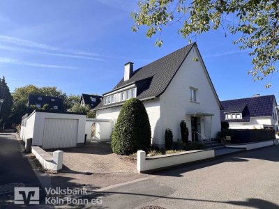 Freistehendes Einfamilienhaus zzgl. 2 Garagen auf schönem Grundstück in Rath/Heumar