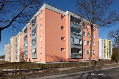 Freistehendes Dreifamilienhaus nebst Garage