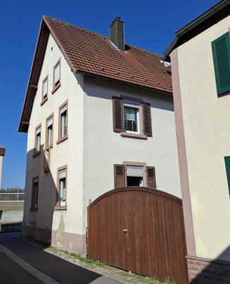 Vermietetes Zweifamilienhaus mit Garten im Altort Thüngersheim