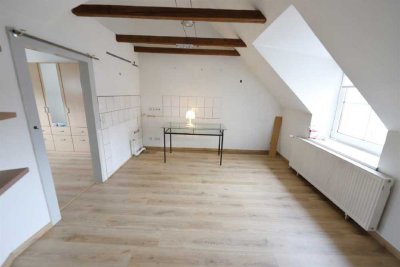 == Kleine 2-Zimmerwohnung für Singles in zentraler Lage ==