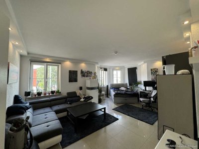 Große und gemütliche 4 Zimmerwohnung /120m² mit EBK / Kochinsel un Balkon zu vermieten.