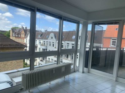 Barrierefreie zentral gelegene 3 Zimmer Wohnung lichtdurchflutet mit großer Essküche und 2 Balkonen