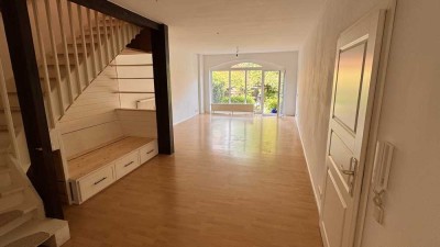Charmante Altbauwohnung, 145m² auf drei Etagen, 4,5 Zimmer + Terrasse in Riepen / Bad Nenndorf
