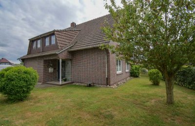 6583 - SEHR GEMÜTLICH! Einfamilienhaus mit großzügigem Grundstück