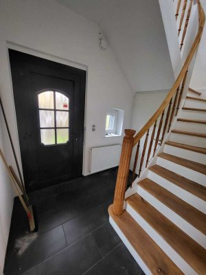 Frisch renovierte Maisonette-Wohnung mit Haus-Feeling in zentraler Lage in Ratingen Eckamp