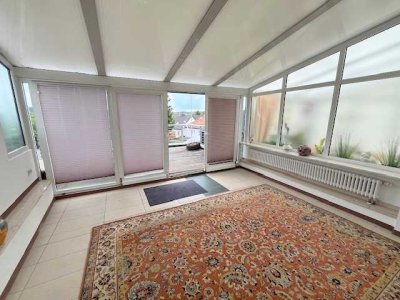 Ansprechende 2-Zimmer-Maisonette-Wohnung mit gehobener Innenausstattung mit Balkon und EBK in Bous