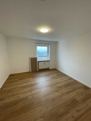 ✨ Helles WG-Zimmer in neuer 3er-WG (14,5 qm) - 450 € warm - 4. OG in Passau-Innstadt