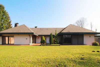 Villa mit Schwimmbad, Sauna, Kamin, Gartenblick & Feldrandlage!