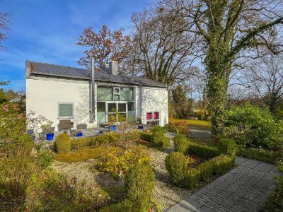 FELDAFING: SKANDINAVISCH INSPIRIERTES ARCHITEKTENHAUS IN DER VILLENKOLONIE